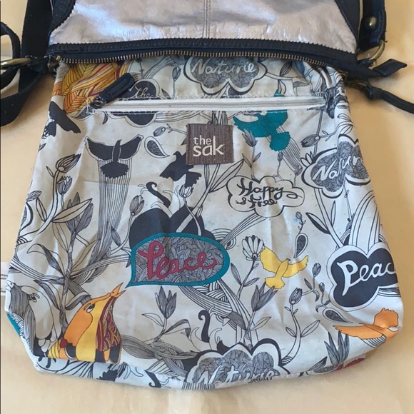 22:07 - The Sak Leather Crossbody Bag - Picture 11 of 16